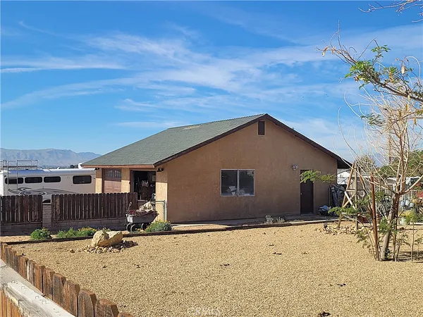 $445,000 | 23677 Cahuilla Road, Apple Valley, CA 92307