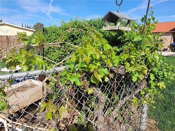 $445,000 | 23677 Cahuilla Road, Apple Valley, CA 92307