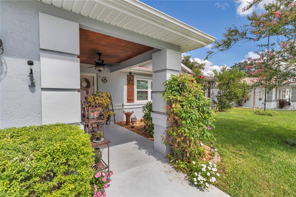 10086 Southwest 62nd Ter Road Ocala, FL 34476 - Photo 2 of 40 a front view of a house with garden