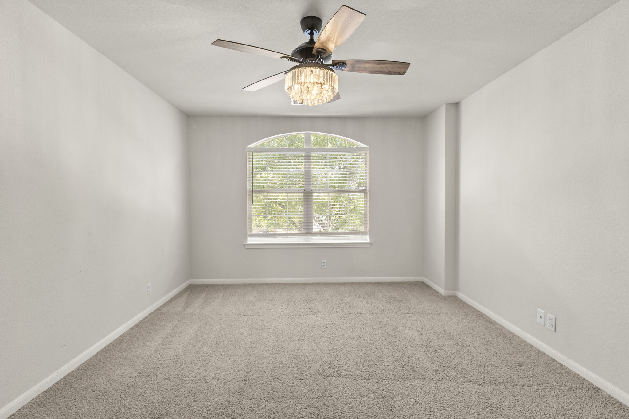 1100 Vanderbilt Circle Pflugerville, TX 78660 - Photo 29 of 39 an empty room with a window