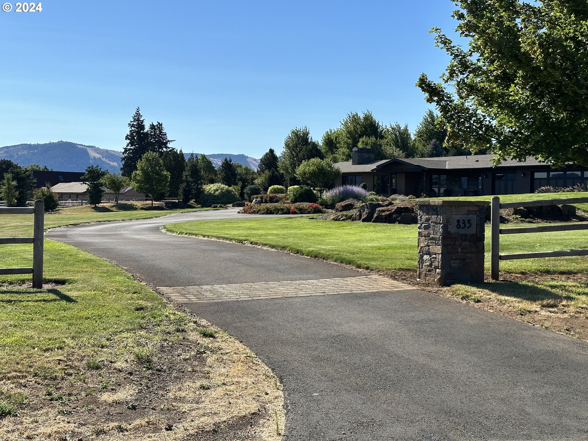 835 Methodist Road Hood River, OR 97031 - Photo 2 of 44 Gallery Image 2
