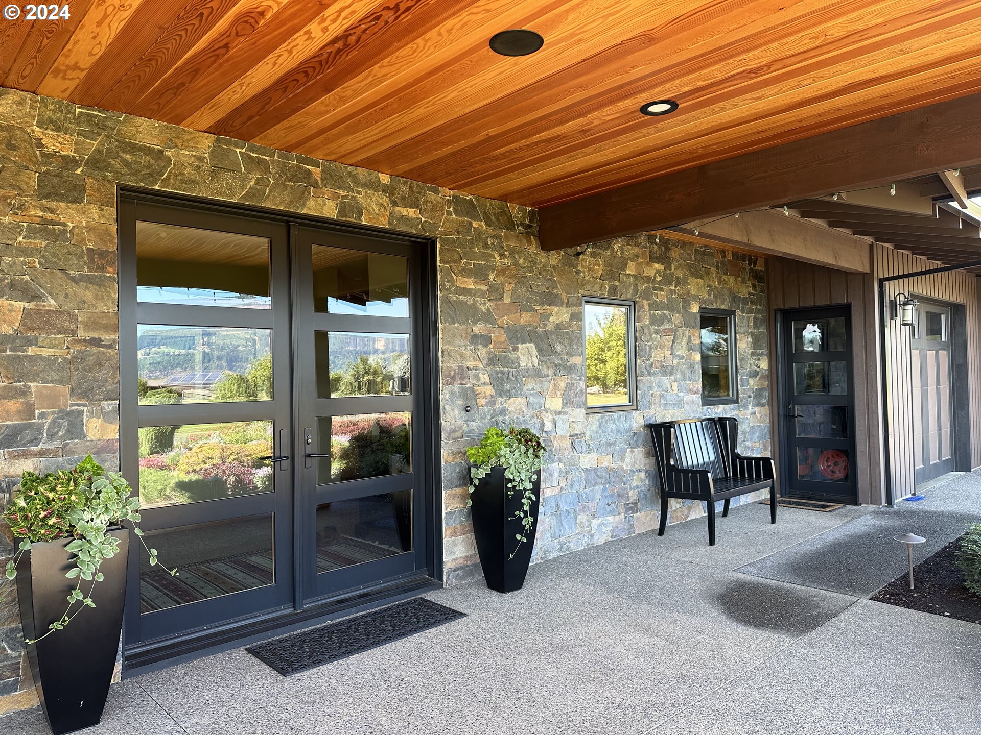 835 Methodist Road Hood River, OR 97031 - Photo 8 of 44 Gallery Image 8