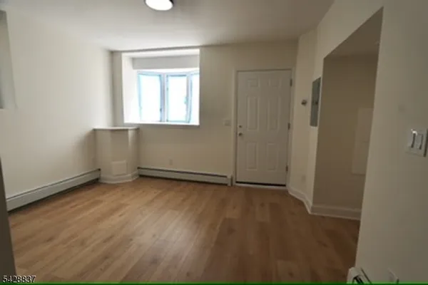 $1,650 | 337 West Clay Avenue, Unit 1, Roselle Park, NJ 07204