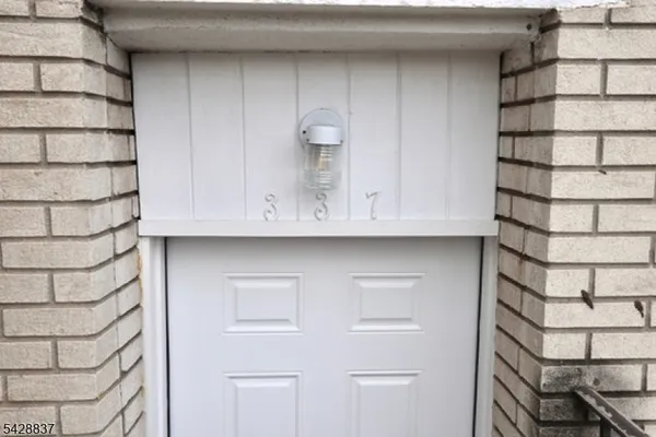 $1,650 | 337 West Clay Avenue, Unit 1, Roselle Park, NJ 07204