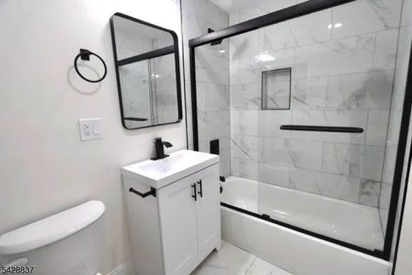 $1,650 | 337 West Clay Avenue, Unit 1, Roselle Park, NJ 07204