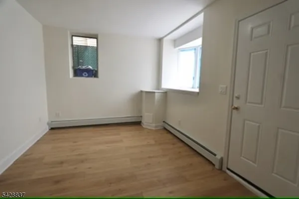 $1,650 | 337 West Clay Avenue, Unit 1, Roselle Park, NJ 07204
