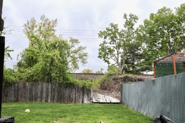 $1,650 | 337 West Clay Avenue, Unit 1, Roselle Park, NJ 07204