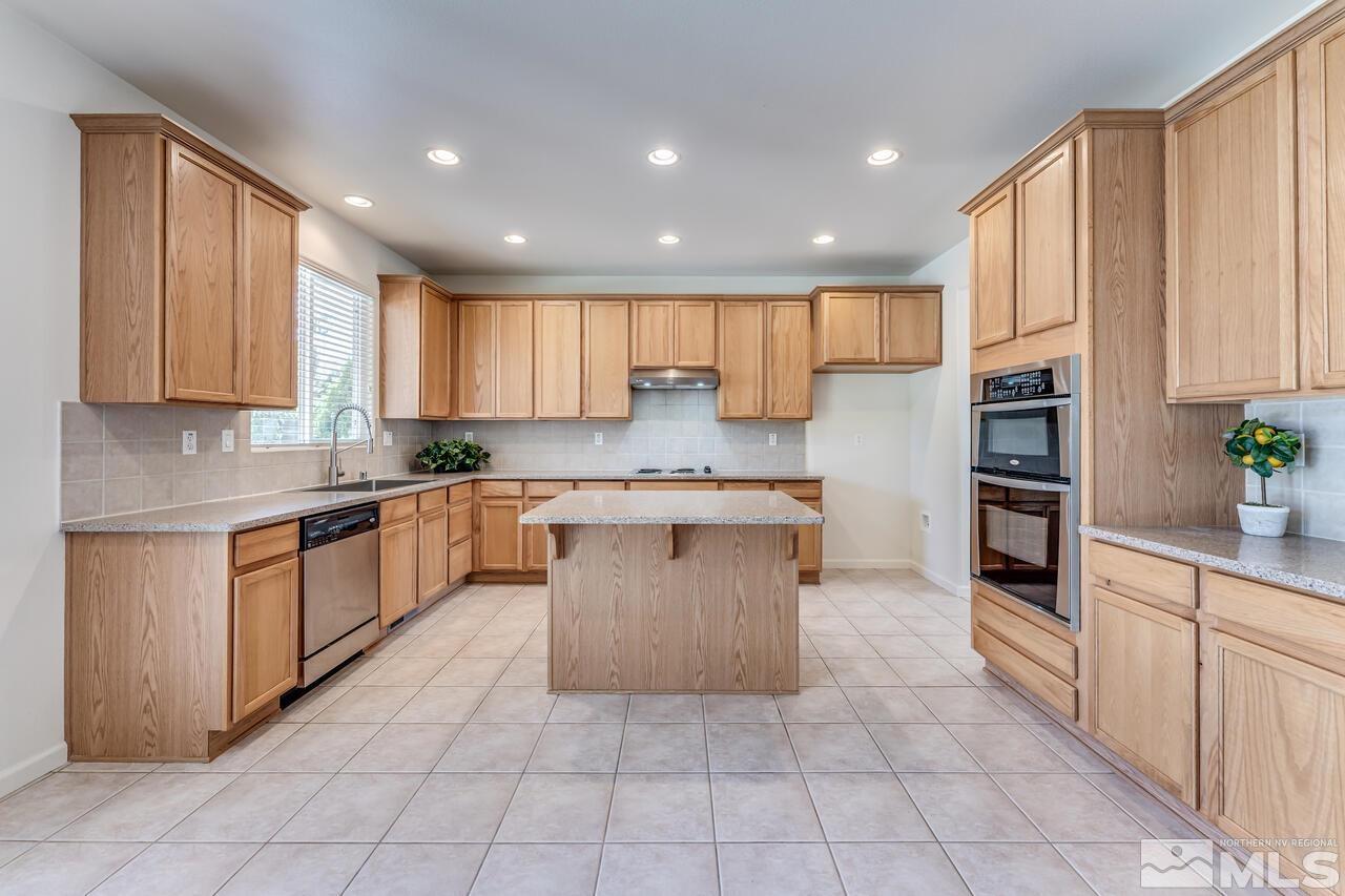 10880 Dancing Aspen Drive Reno, NV 89521 - Photo 12 of 40 Photo 12