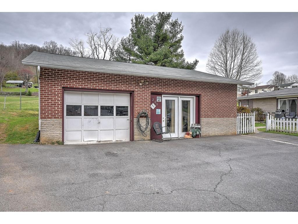 209 Chadwell Road Kingsport, TN 37660 - Photo 3 of 35 Photo 3