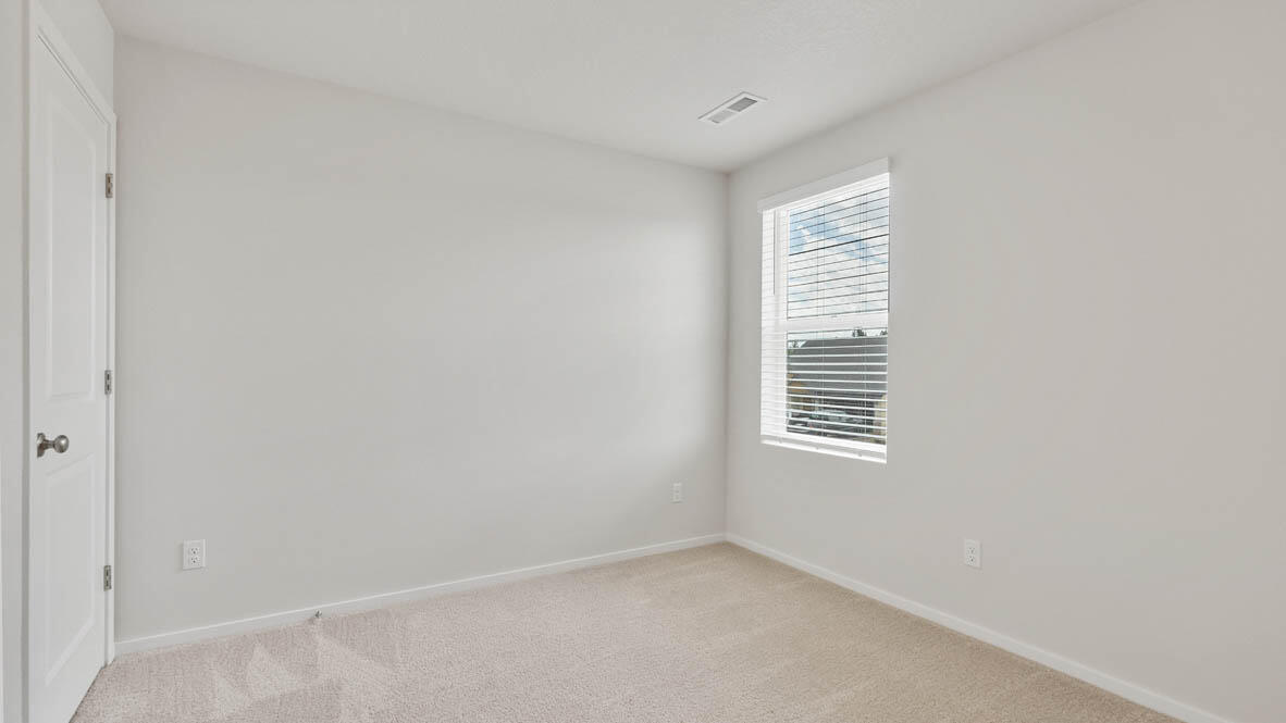 61148 Southeast Splendor Lane Bend, OR 97702 - Photo 19 of 26 020 bedroom