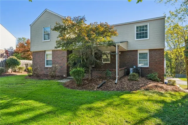 a view of a house with a yard