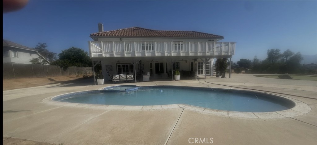17289 Armintrout Drive Riverside, CA 92504 - Photo 5 of 30 a view of building with tub