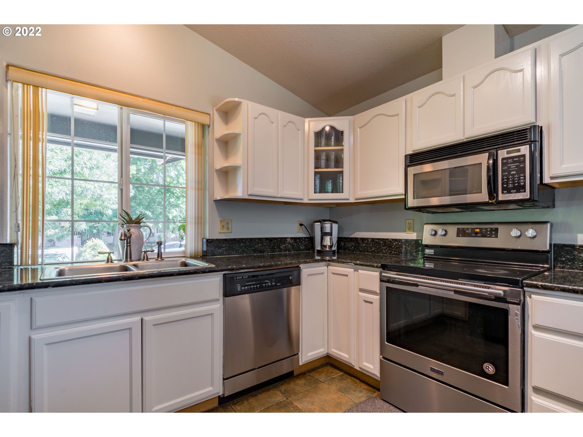 1944 Anthony Way Eugene, OR 97404 - Photo 11 of 28