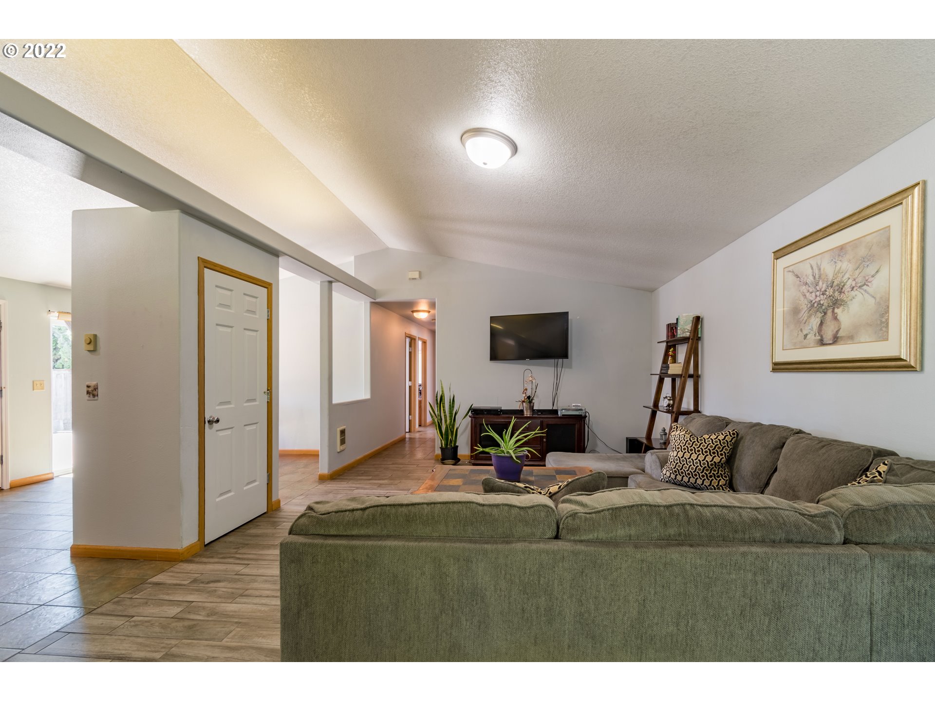 1944 Anthony Way Eugene, OR 97404 - Photo 4 of 28