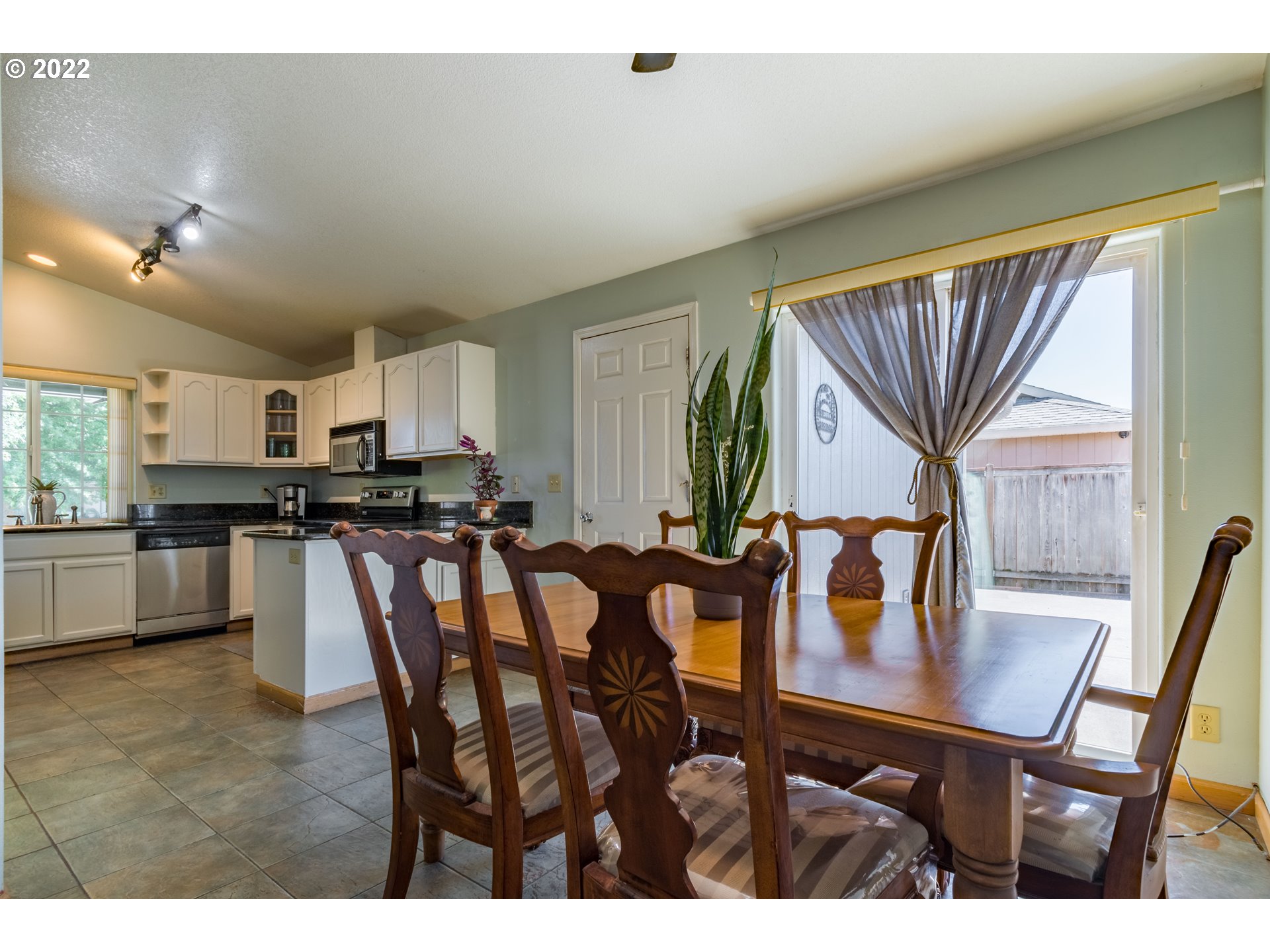 1944 Anthony Way Eugene, OR 97404 - Photo 9 of 28