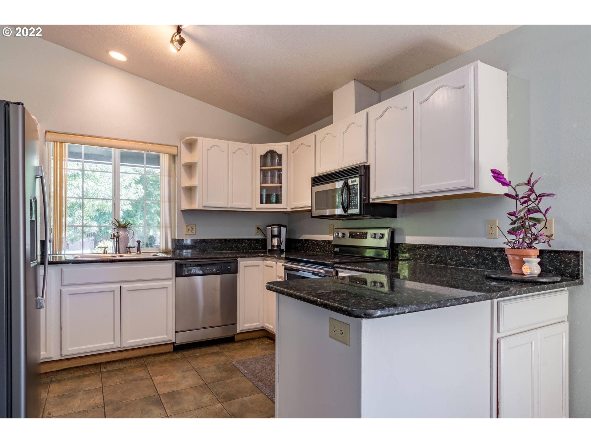 1944 Anthony Way Eugene, OR 97404 - Photo 10 of 28