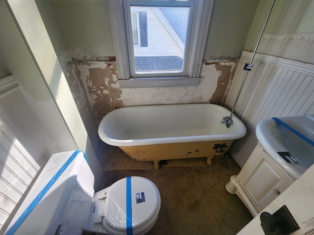 18 Brunswick Street Springfield, MA 01108 - Photo 11 of 23 a bathroom with a sink and bathtub with window