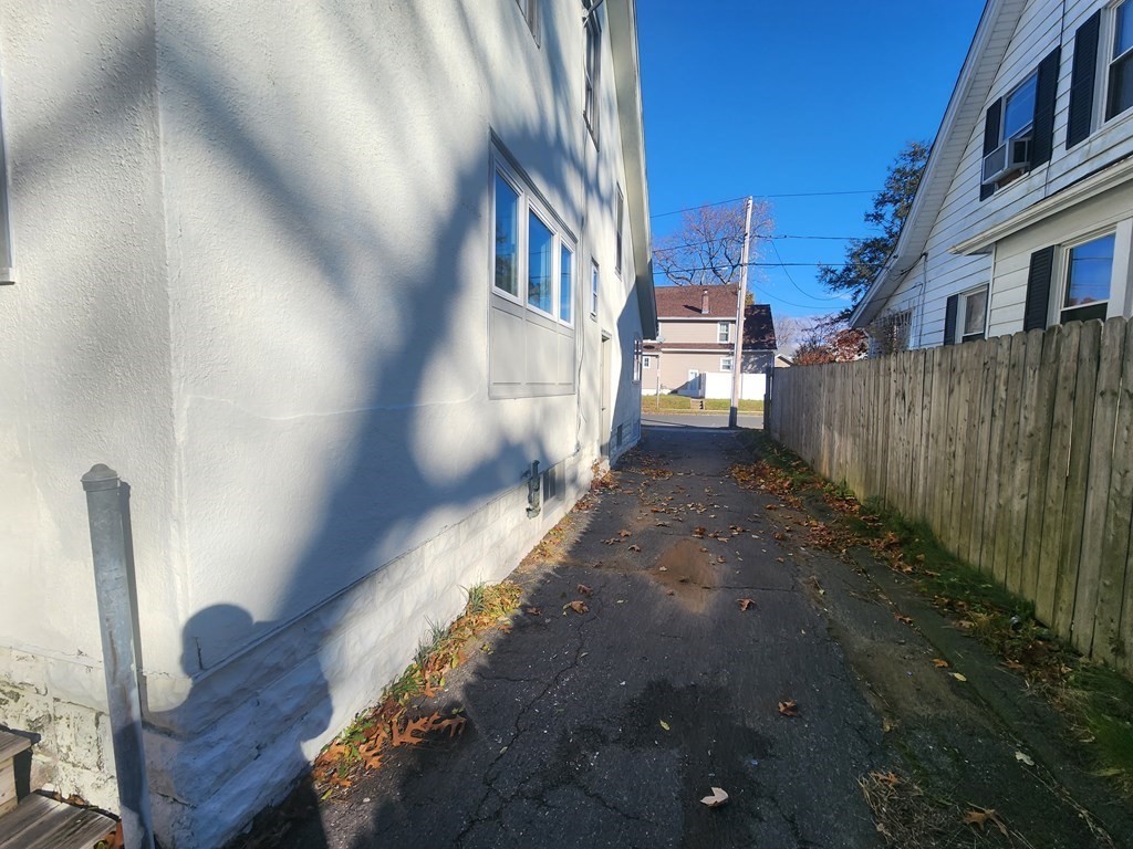 18 Brunswick Street Springfield, MA 01108 - Photo 3 of 23 a view of an entryway