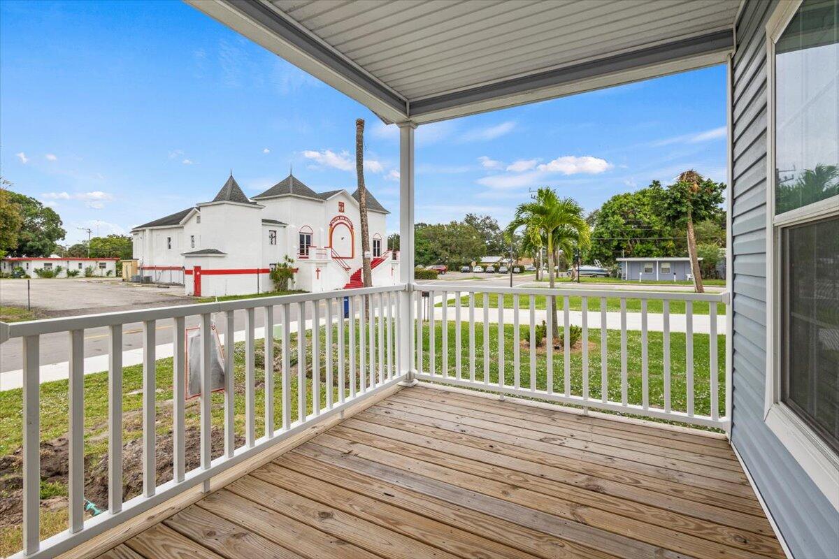 805 Ave B Fort Pierce, FL 34950 - Photo 4 of 29 a view of a houses with a balcony