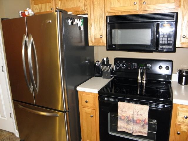 417 Blackey Bandy Road Bethpage, TN 37022 - Photo 7 of 20 All kitchen appliances remain including higher end French door stainless steel refrigerator.