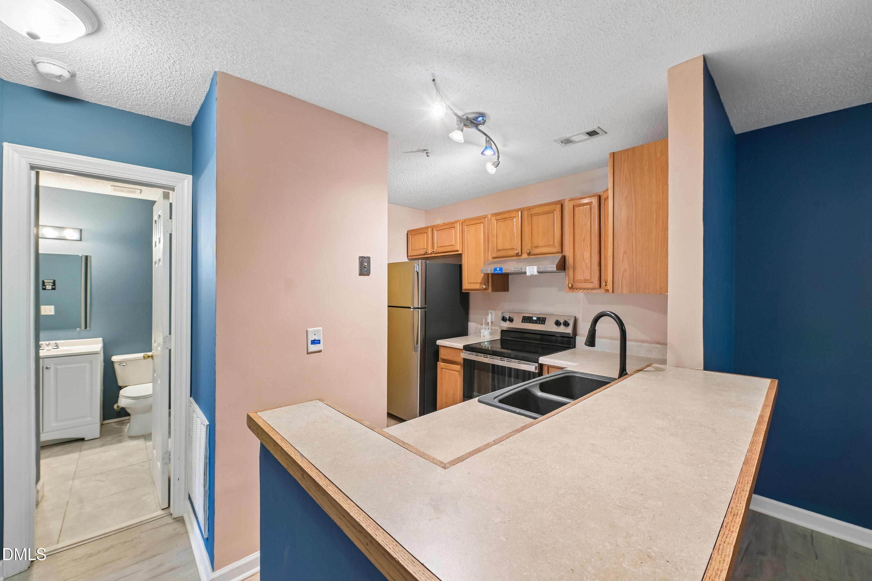 4900 Avenida Del Sol Drive, Unit 102 Raleigh, NC 27616 - Photo 2 of 27