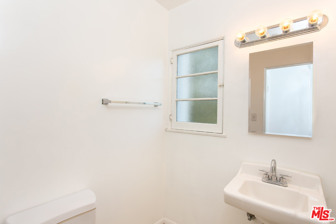 267 Mabery Road Santa Monica, CA 90402 - Photo 11 of 15 Gallery Image 11