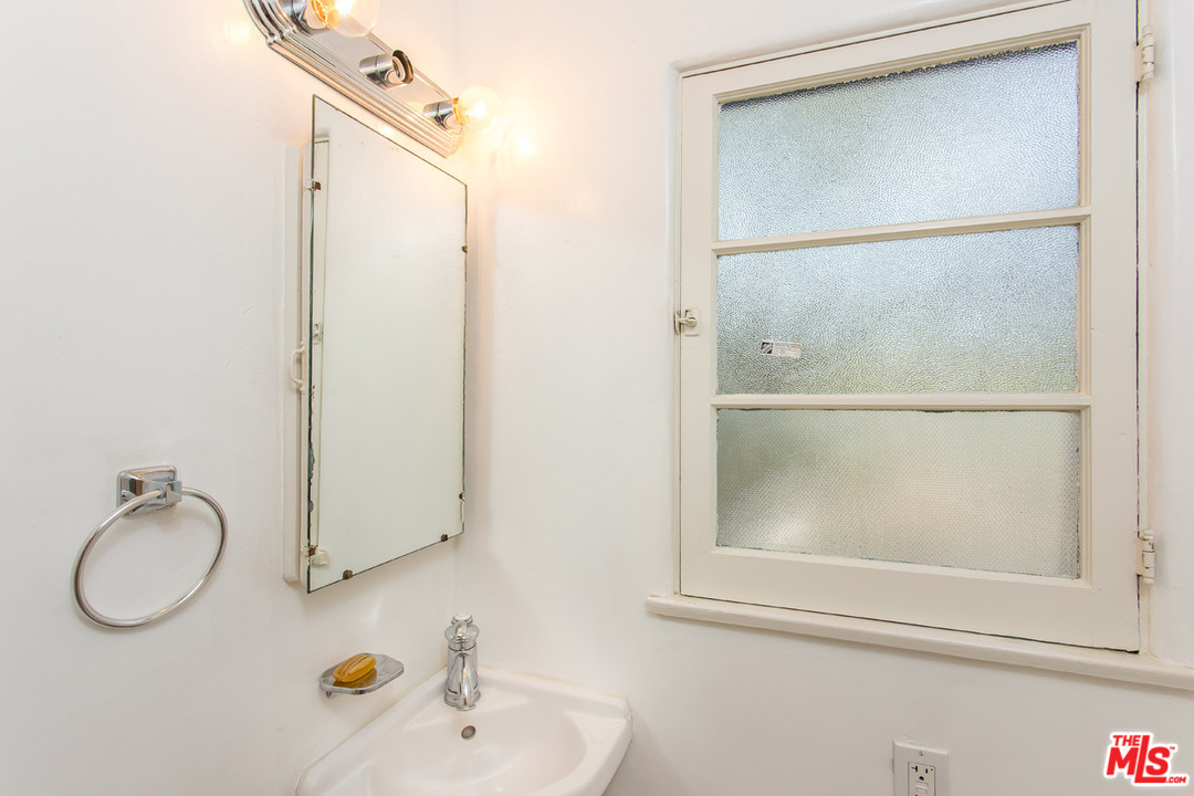 267 Mabery Road Santa Monica, CA 90402 - Photo 5 of 15 Gallery Image 5