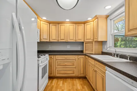 $799,900 | 1010 Jenkins Drive, Fontana, WI 53125