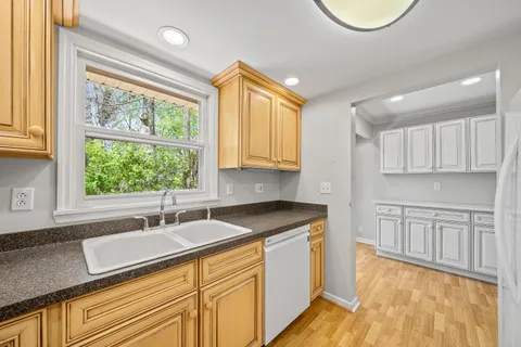 $799,900 | 1010 Jenkins Drive, Fontana, WI 53125