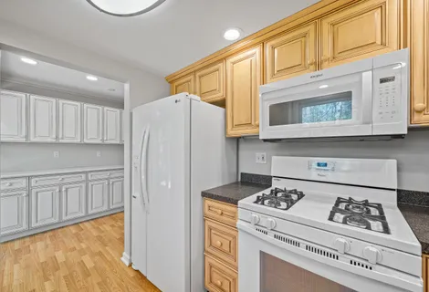 $799,900 | 1010 Jenkins Drive, Fontana, WI 53125
