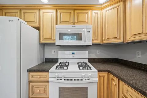 $799,900 | 1010 Jenkins Drive, Fontana, WI 53125