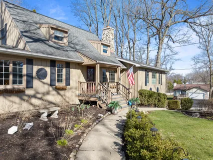 $799,900 | 1010 Jenkins Drive, Fontana, WI 53125