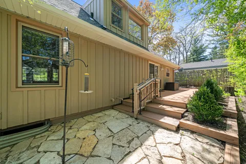 $799,900 | 1010 Jenkins Drive, Fontana, WI 53125