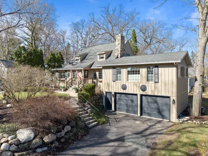 $799,900 | 1010 Jenkins Drive, Fontana, WI 53125