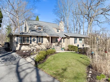 $799,900 | 1010 Jenkins Drive, Fontana, WI 53125