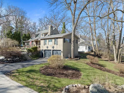 $799,900 | 1010 Jenkins Drive, Fontana, WI 53125