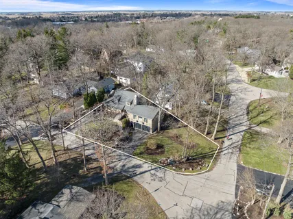 $799,900 | 1010 Jenkins Drive, Fontana, WI 53125