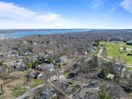 $799,900 | 1010 Jenkins Drive, Fontana, WI 53125