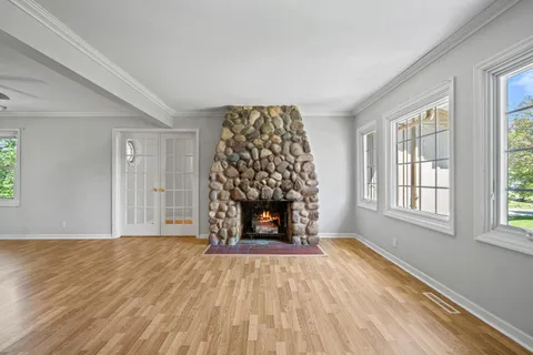 $799,900 | 1010 Jenkins Drive, Fontana, WI 53125