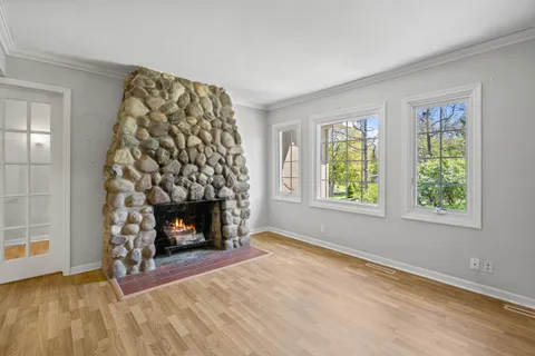 $799,900 | 1010 Jenkins Drive, Fontana, WI 53125