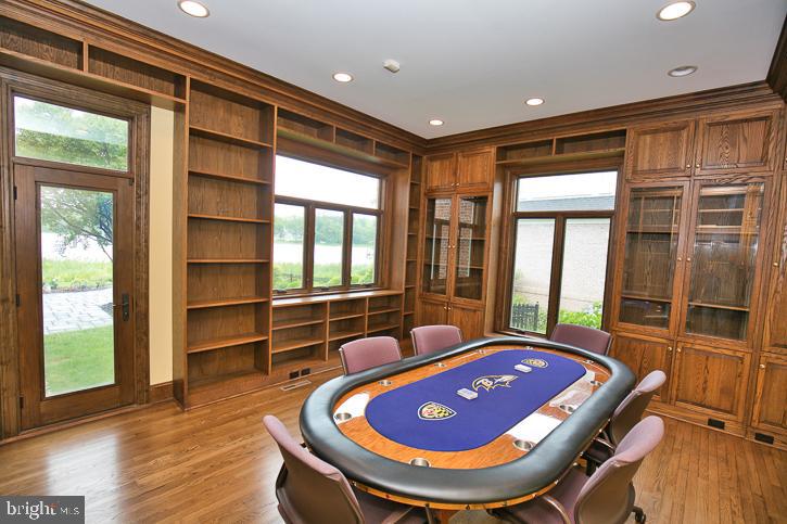 712 Riverside Pines Court Salisbury, MD 21801 - Photo 27 of 94 This would be an incredible library!