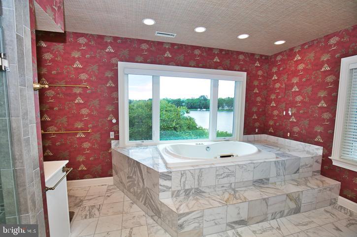 712 Riverside Pines Court Salisbury, MD 21801 - Photo 41 of 94 Relaxing soaker / jacuzzi tub.