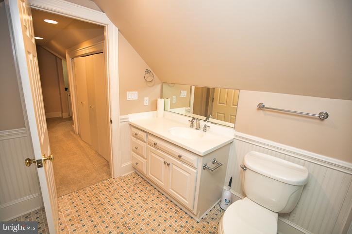 712 Riverside Pines Court Salisbury, MD 21801 - Photo 68 of 94 3rd floor bathroom