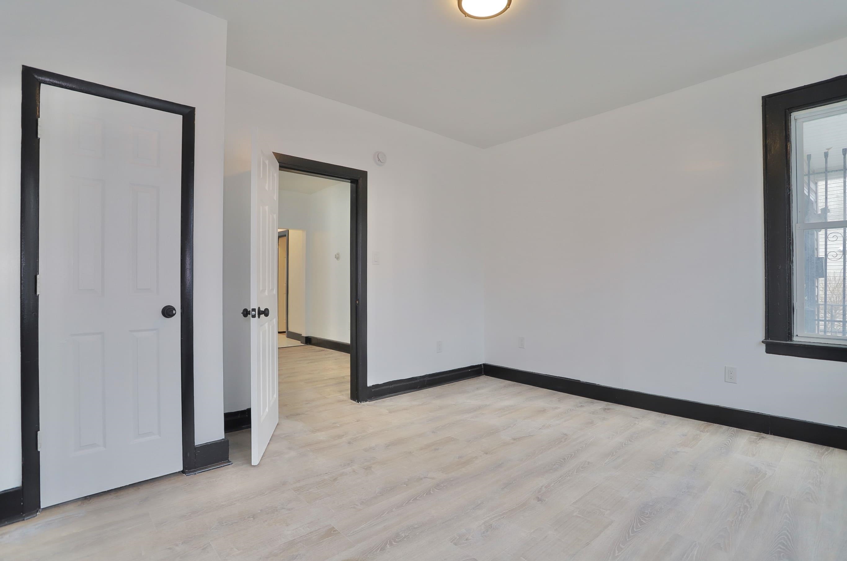 445 South 15th Street Newark, NJ 07103 - Photo 15 of 41 an empty room with windows and closet