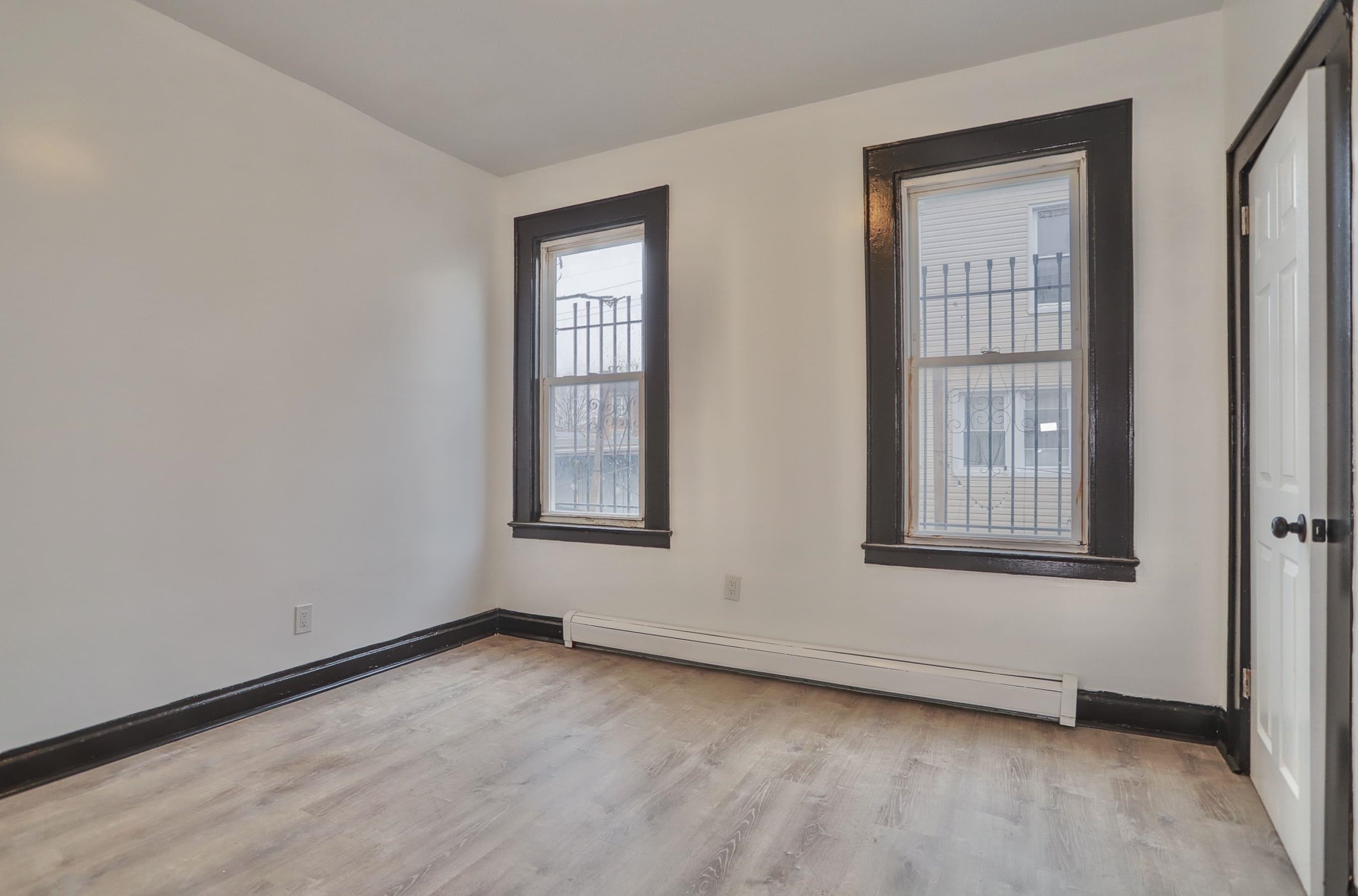 445 South 15th Street Newark, NJ 07103 - Photo 18 of 41 an empty room with windows
