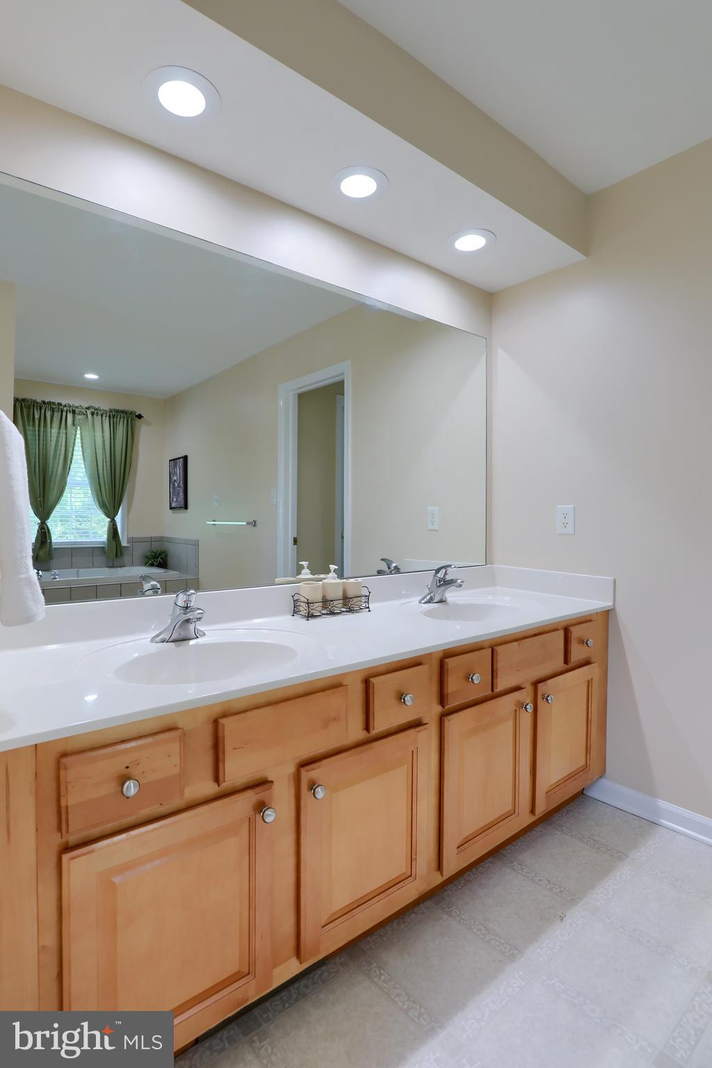 308 Bloomfield Drive Lititz, PA 17543 - Photo 22 of 47 Gallery Image 22