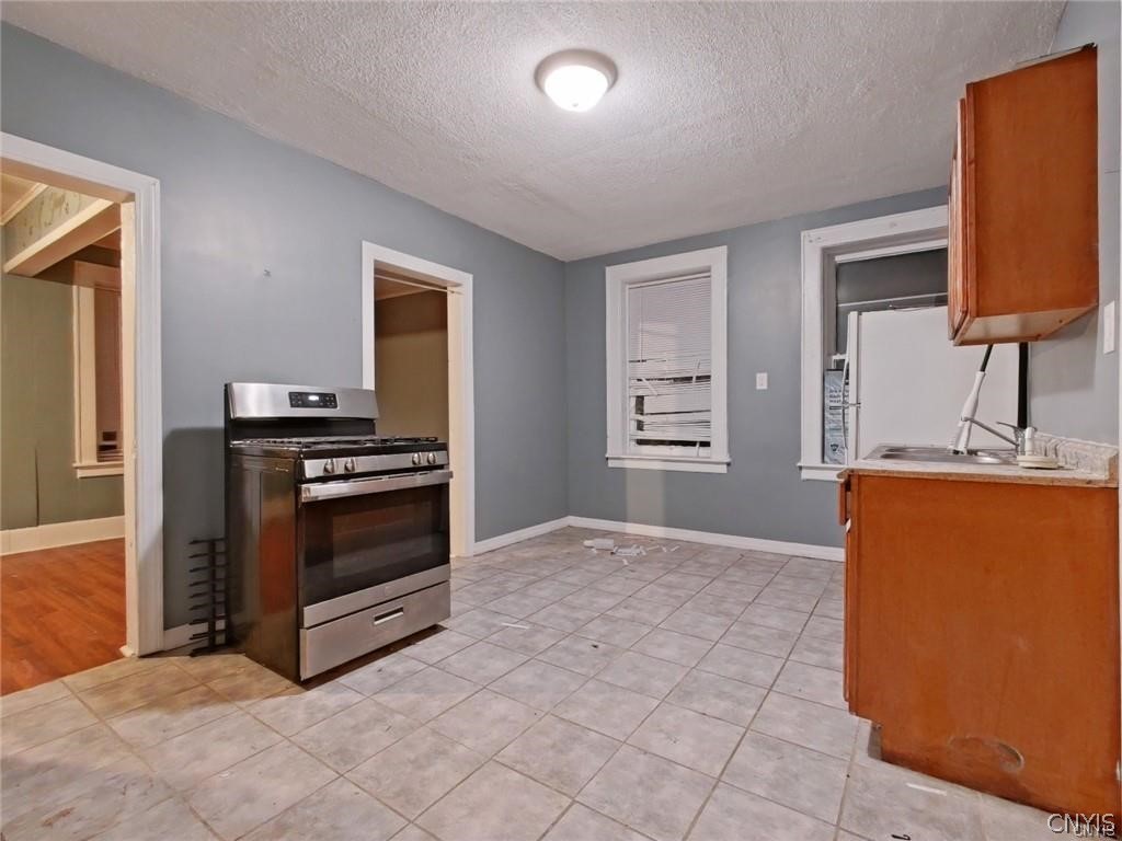 418 Bacon Street Utica, NY 13501 - Photo 18 of 48