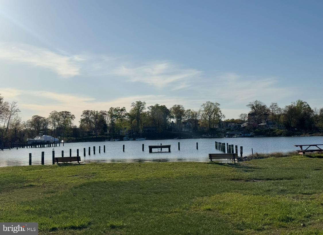 3325 Cedar Drive Edgewater, MD 21037 - Photo 17 of 19 Community swimming area