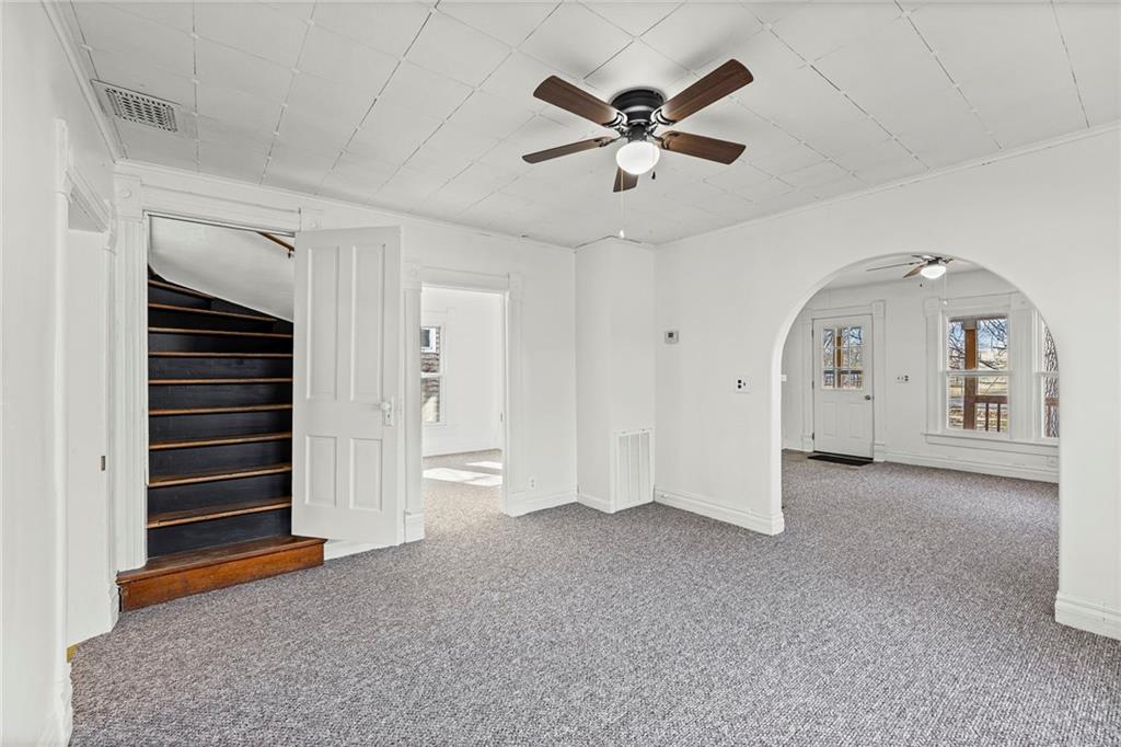 311 South Sycamore Street Iola, KS 66749 - Photo 4 of 34