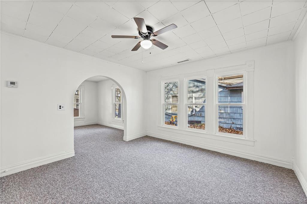 311 South Sycamore Street Iola, KS 66749 - Photo 7 of 34